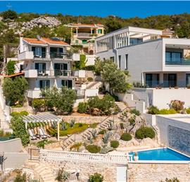 6 Bedroom Waterfront Villa with Pool in Uvala Ljubljeva near Trogir, Sleeps 12-13